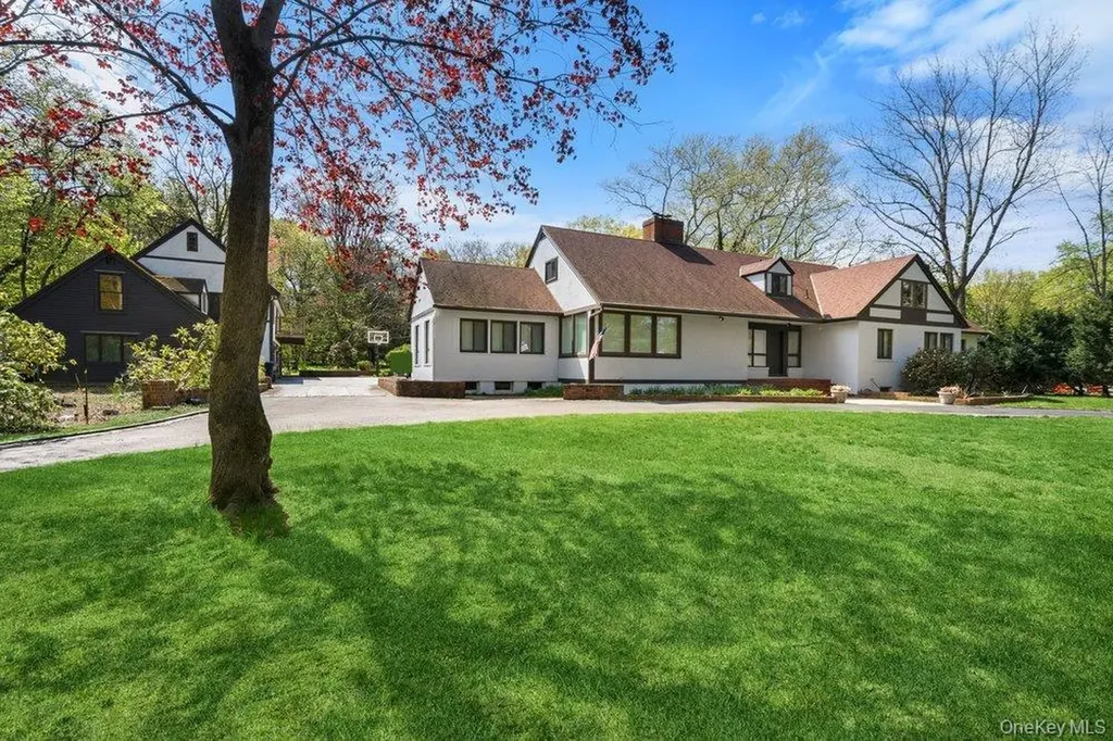 19 Frost Creek Drive Locust Valley NY 11560