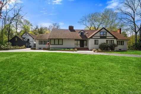 19 Frost Creek Drive Locust Valley NY 11560
