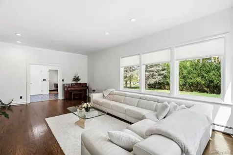 19 Frost Creek Drive Locust Valley NY 11560