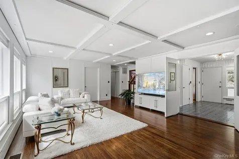 19 Frost Creek Drive Locust Valley NY 11560