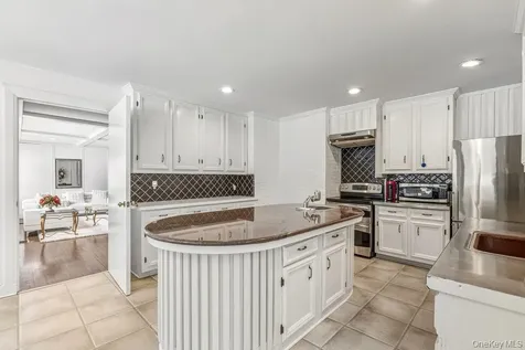19 Frost Creek Drive Locust Valley NY 11560