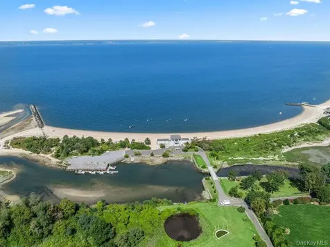 19 Frost Creek Drive Locust Valley NY 11560