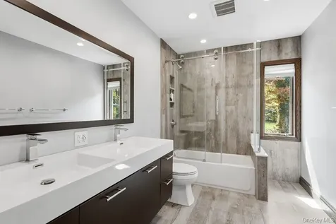 19 Frost Creek Drive Locust Valley NY 11560