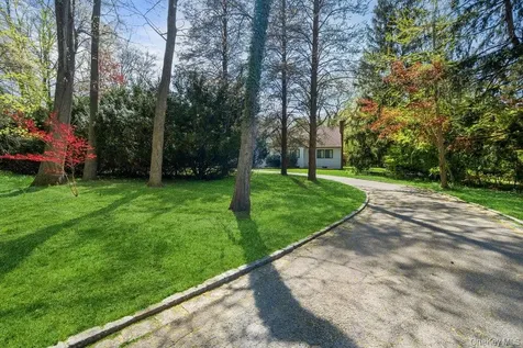 19 Frost Creek Drive Locust Valley NY 11560