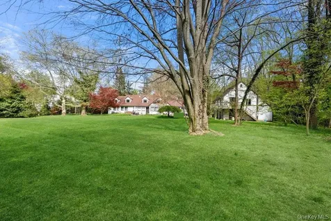 19 Frost Creek Drive Locust Valley NY 11560