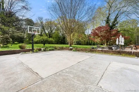 19 Frost Creek Drive Locust Valley NY 11560