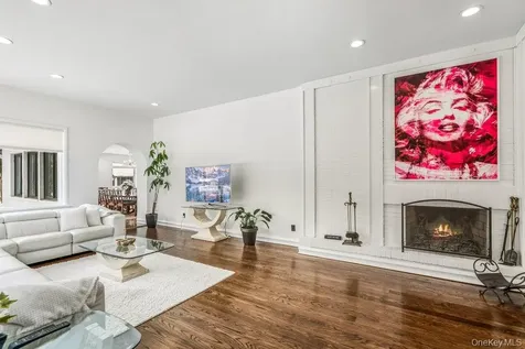 19 Frost Creek Drive Locust Valley NY 11560