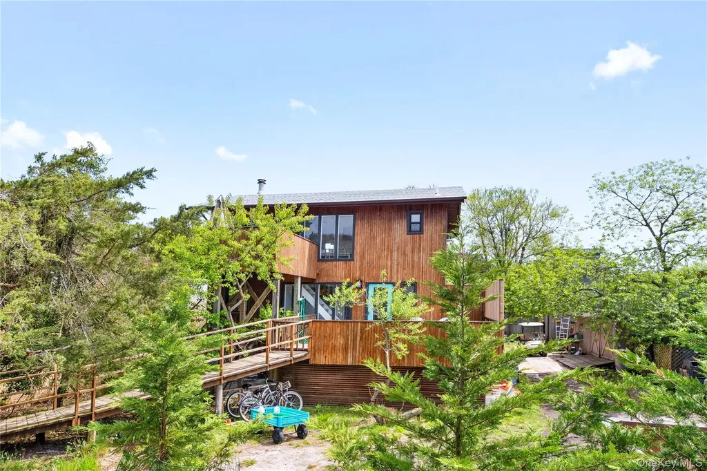 26 Duneway Avenue Seaview NY 11770