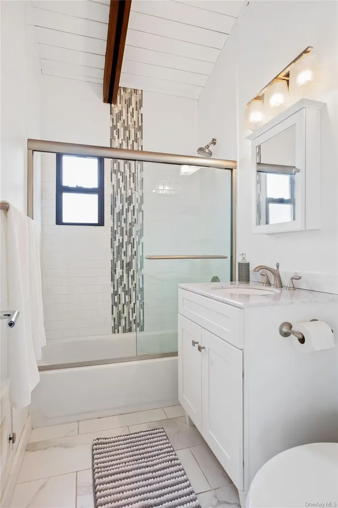 26 Duneway Avenue Seaview NY 11770