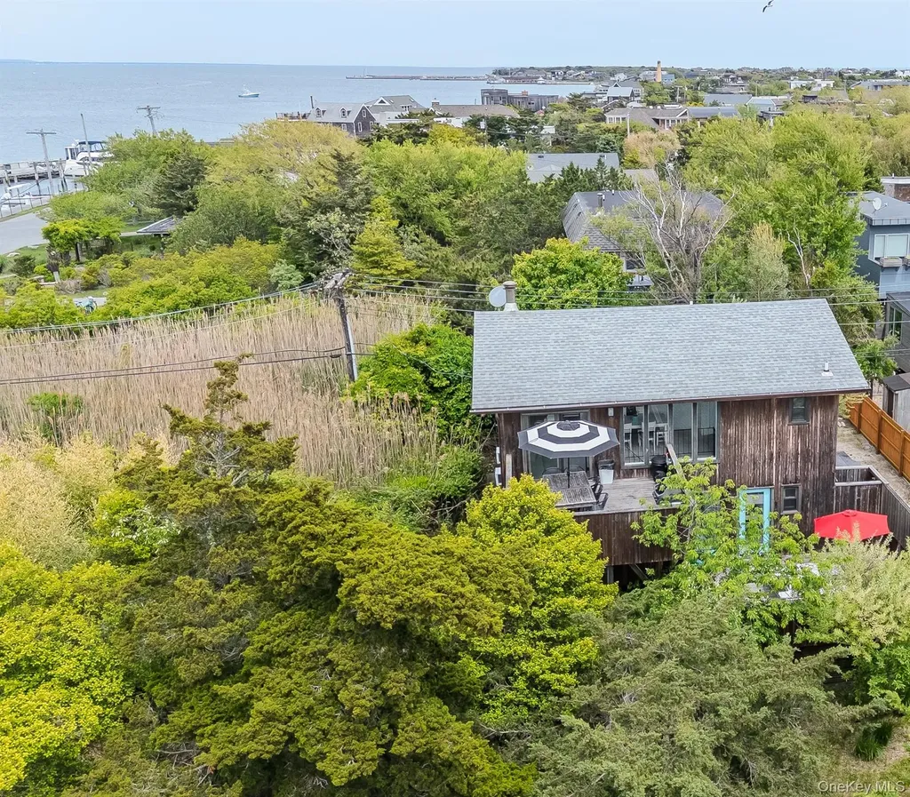 26 Duneway Avenue Seaview NY 11770