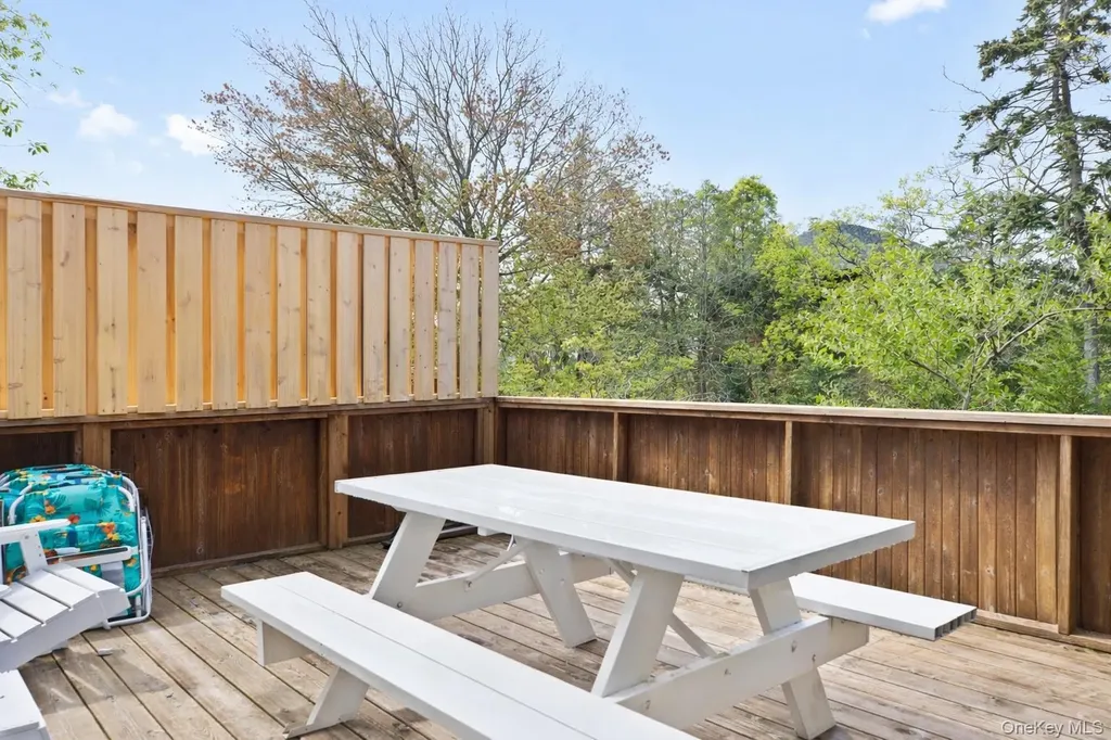 26 Duneway Avenue Seaview NY 11770