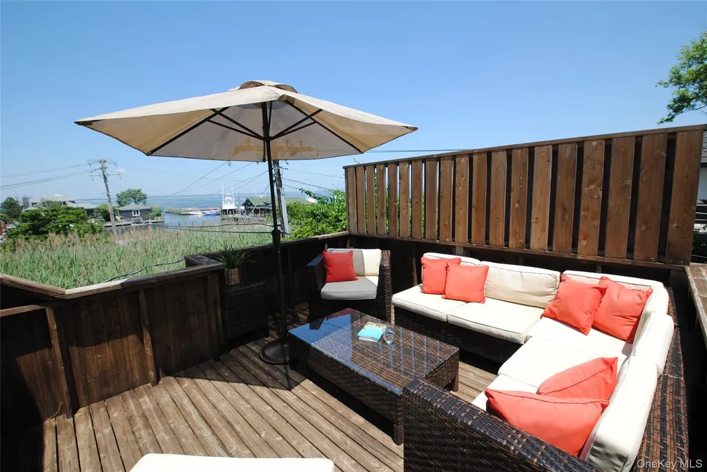 26 Duneway Avenue Seaview NY 11770