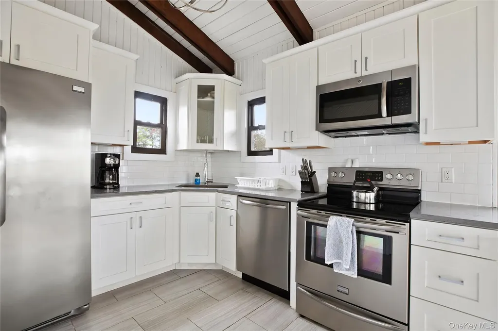 26 Duneway Avenue Seaview NY 11770