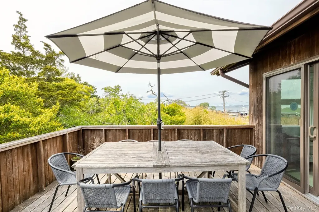 26 Duneway Avenue Seaview NY 11770