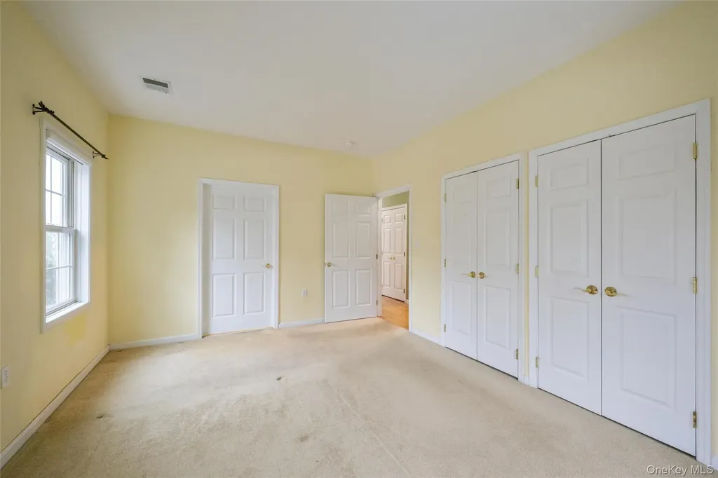 92 Pond View Port Washington NY 11050