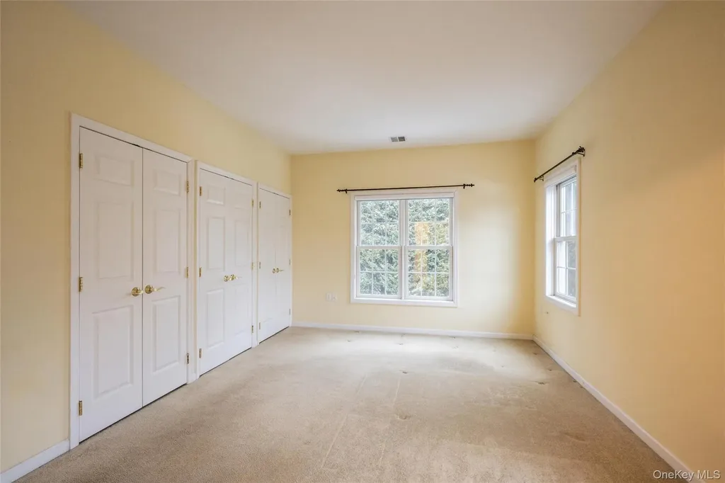 92 Pond View Port Washington NY 11050