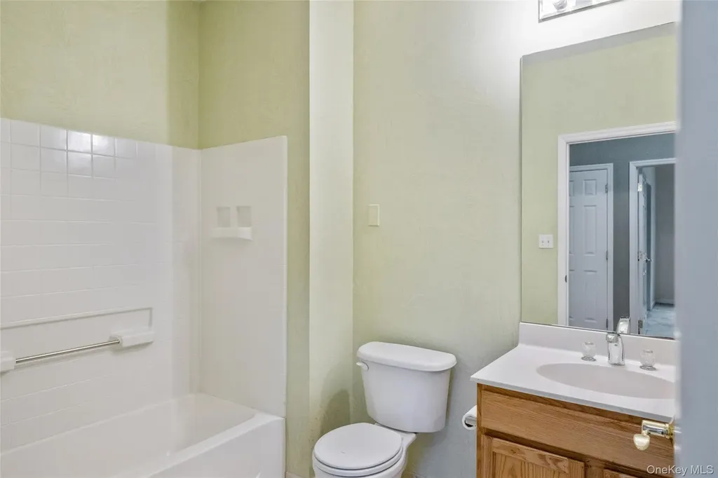 92 Pond View Port Washington NY 11050