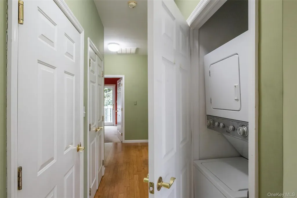 92 Pond View Port Washington NY 11050