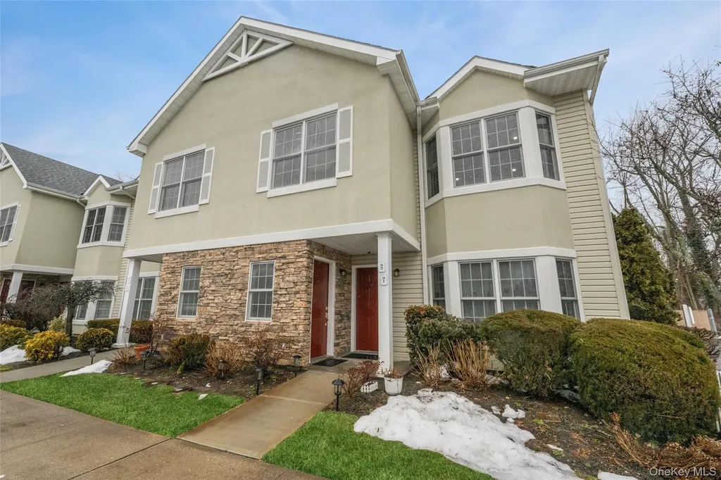 92 Pond View Port Washington NY 11050