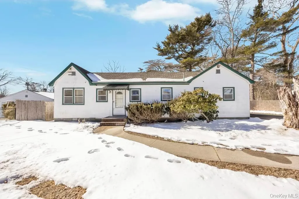 114 Monroe Drive Mastic Beach NY 11951