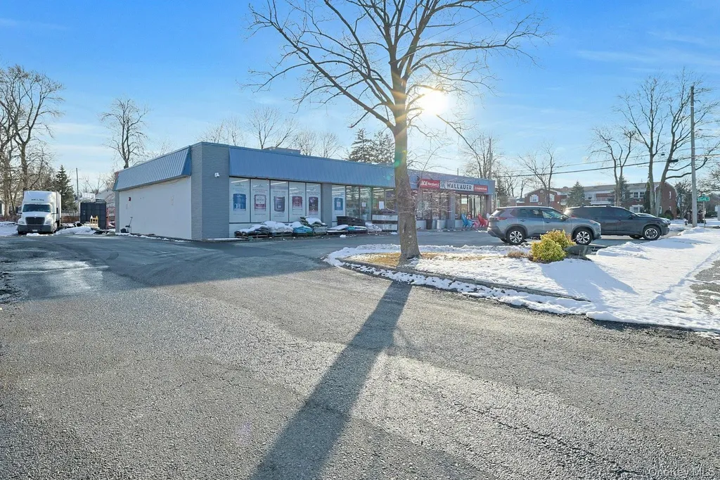 52 College Avenue Nanuet NY 10954