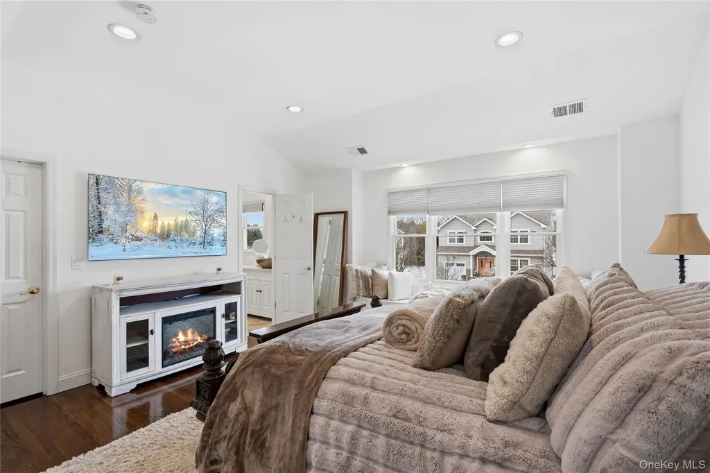 75 Syosset Circle Syosset NY 11791