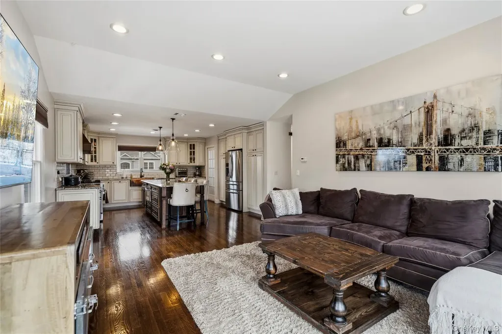 75 Syosset Circle Syosset NY 11791