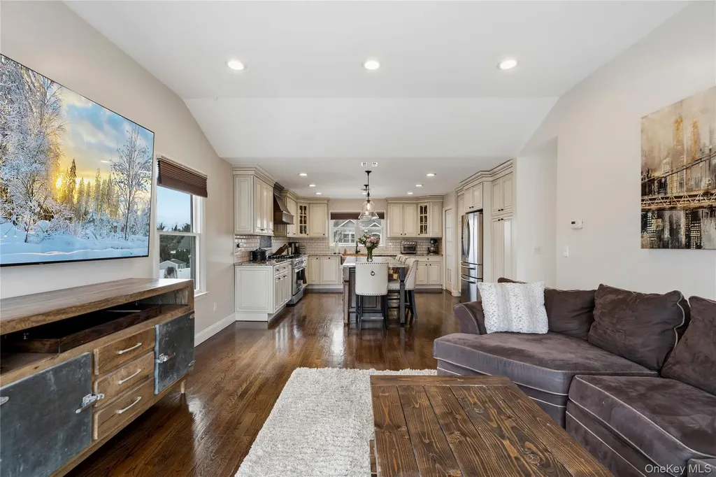 75 Syosset Circle Syosset NY 11791
