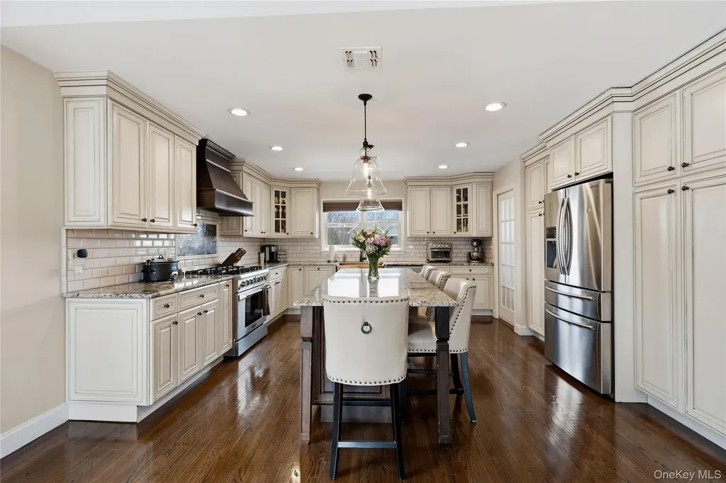 75 Syosset Circle Syosset NY 11791