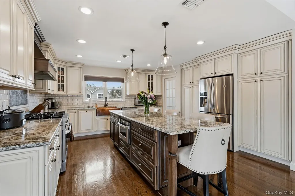 75 Syosset Circle Syosset NY 11791