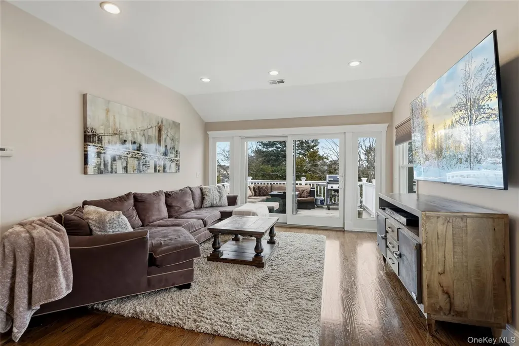 75 Syosset Circle Syosset NY 11791