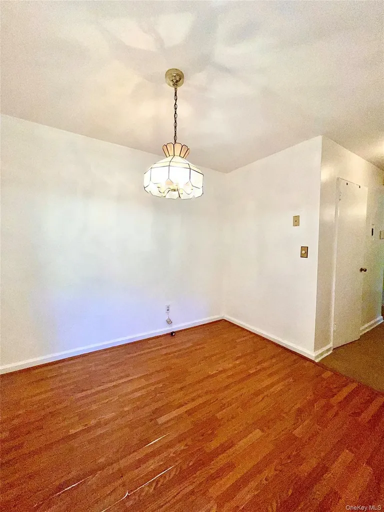 5 Oakdale Manor Suffern NY 10901