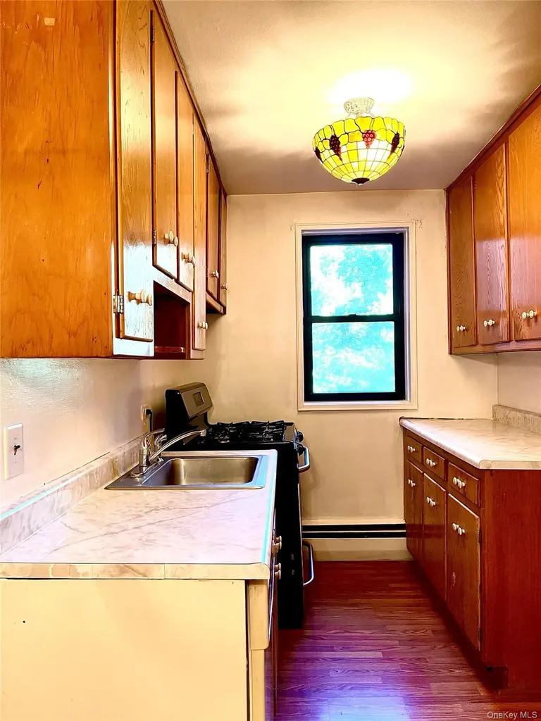 5 Oakdale Manor Suffern NY 10901