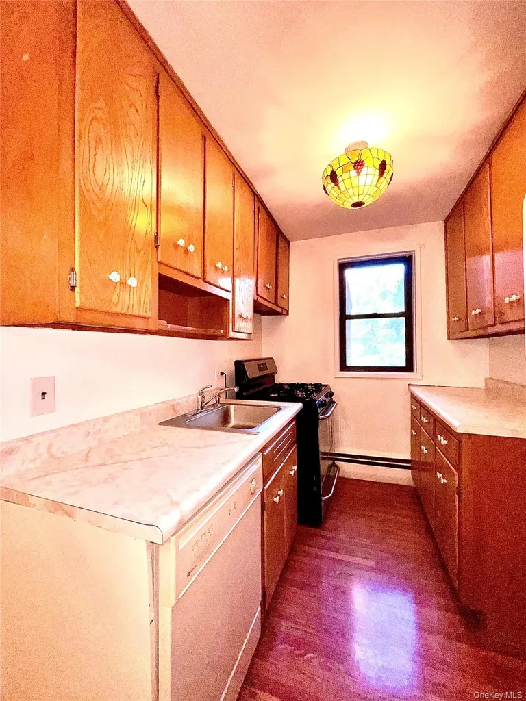 5 Oakdale Manor Suffern NY 10901