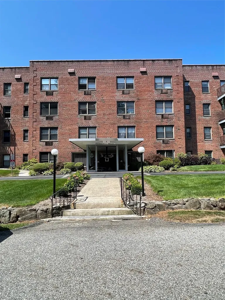 5 Oakdale Manor Suffern NY 10901