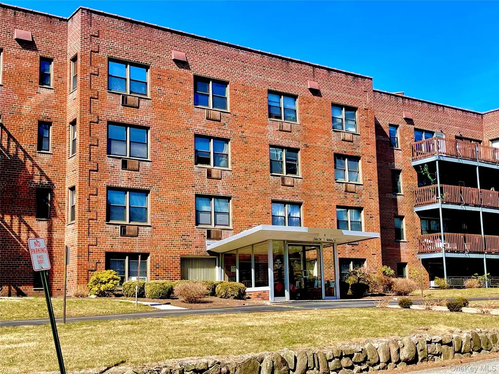 5 Oakdale Manor Suffern NY 10901