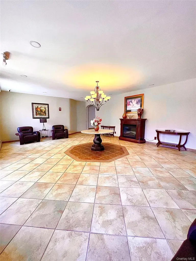 5 Oakdale Manor Suffern NY 10901