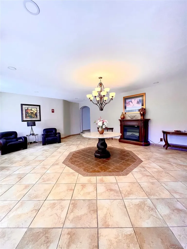 5 Oakdale Manor Suffern NY 10901