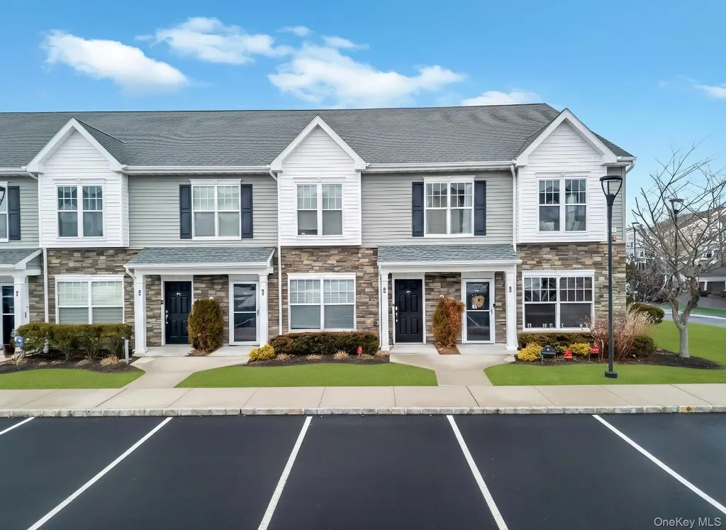 96 Somerton Avenue Central Islip NY 11722