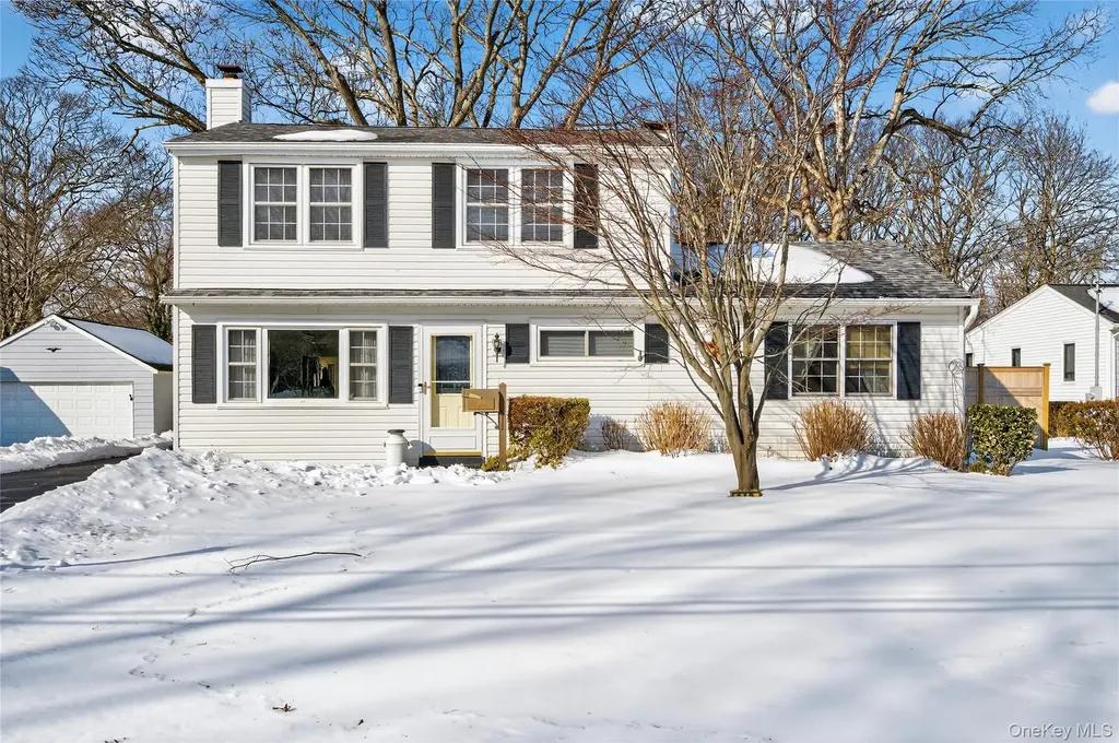148 Malts Avenue West Islip NY 11795
