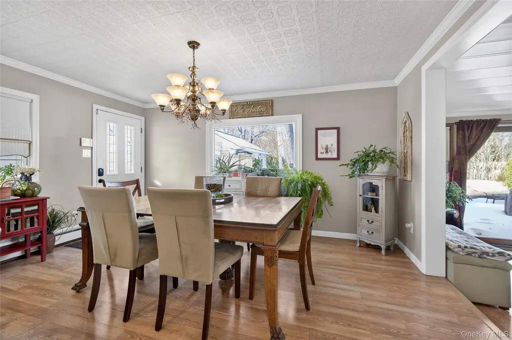 148 Malts Avenue West Islip NY 11795