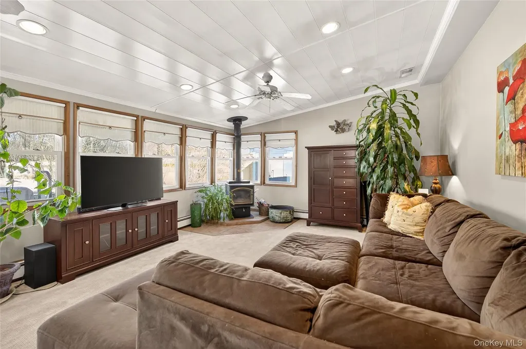 148 Malts Avenue West Islip NY 11795