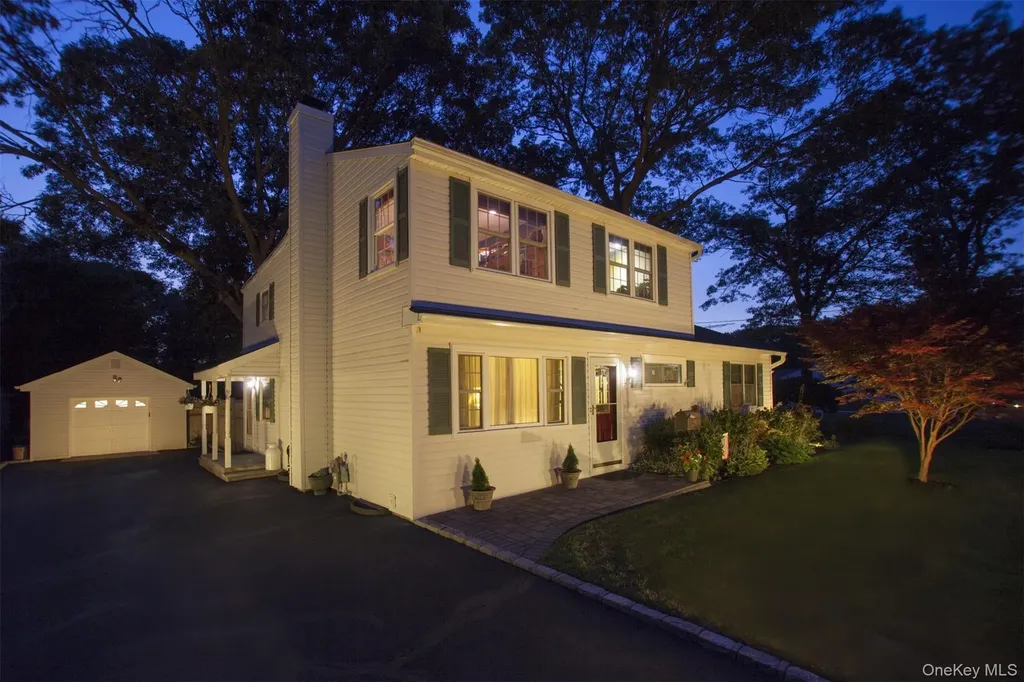 148 Malts Avenue West Islip NY 11795