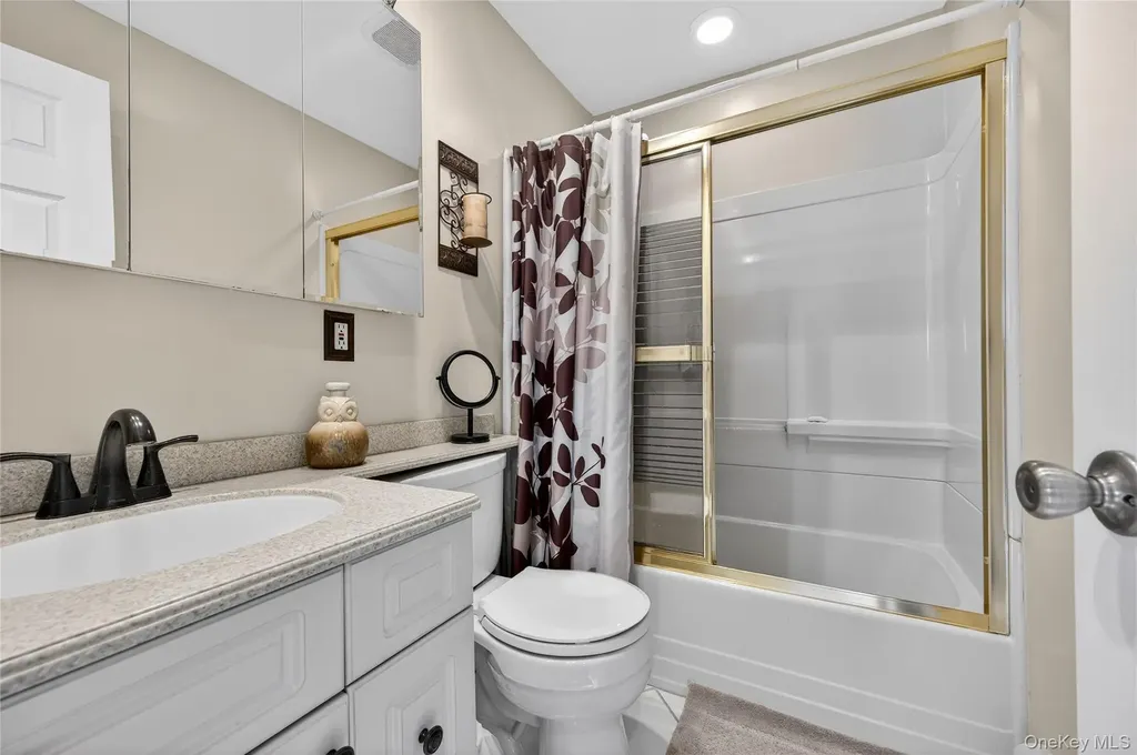 148 Malts Avenue West Islip NY 11795