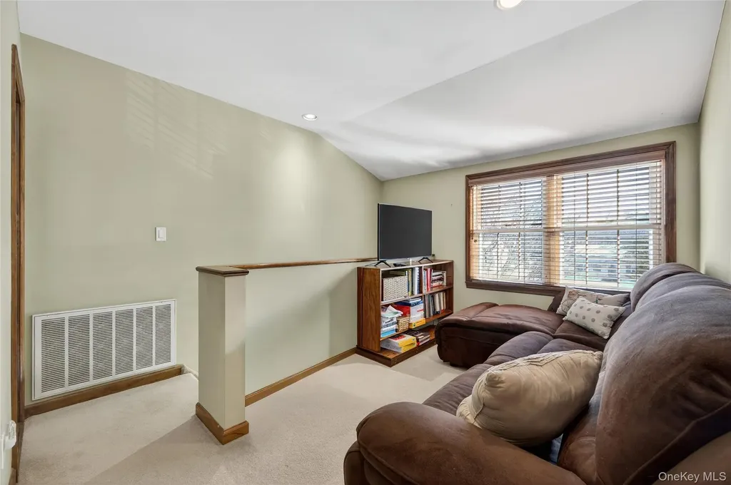 148 Malts Avenue West Islip NY 11795