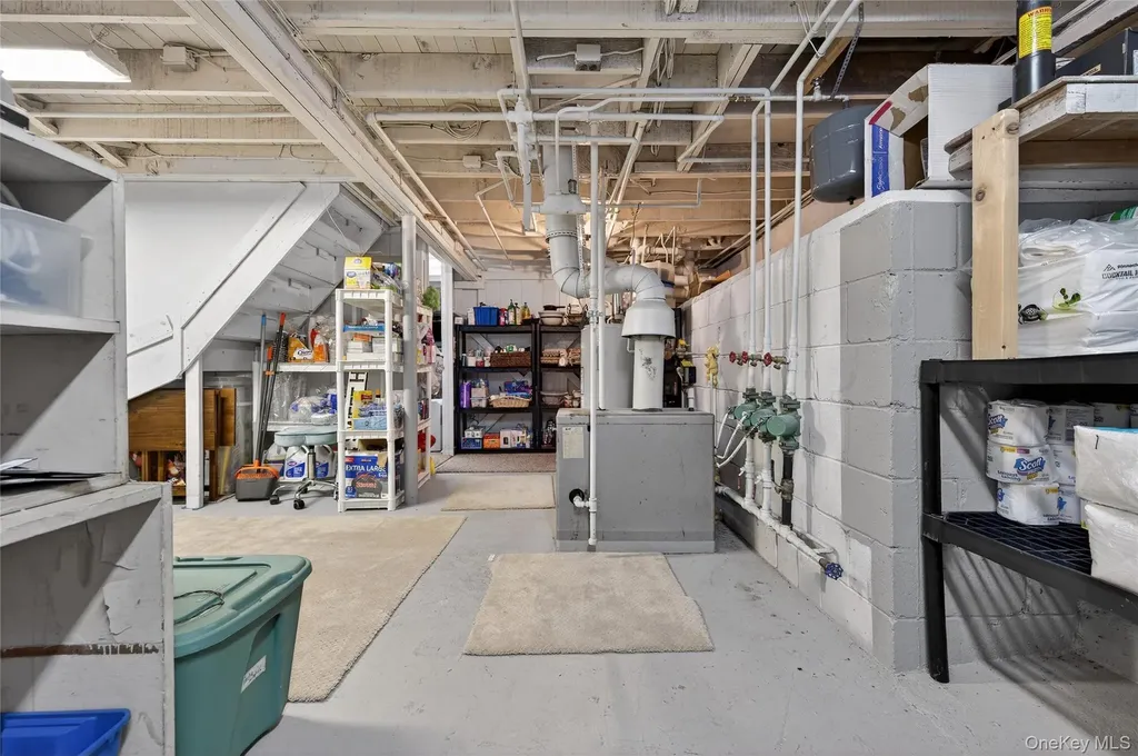 148 Malts Avenue West Islip NY 11795