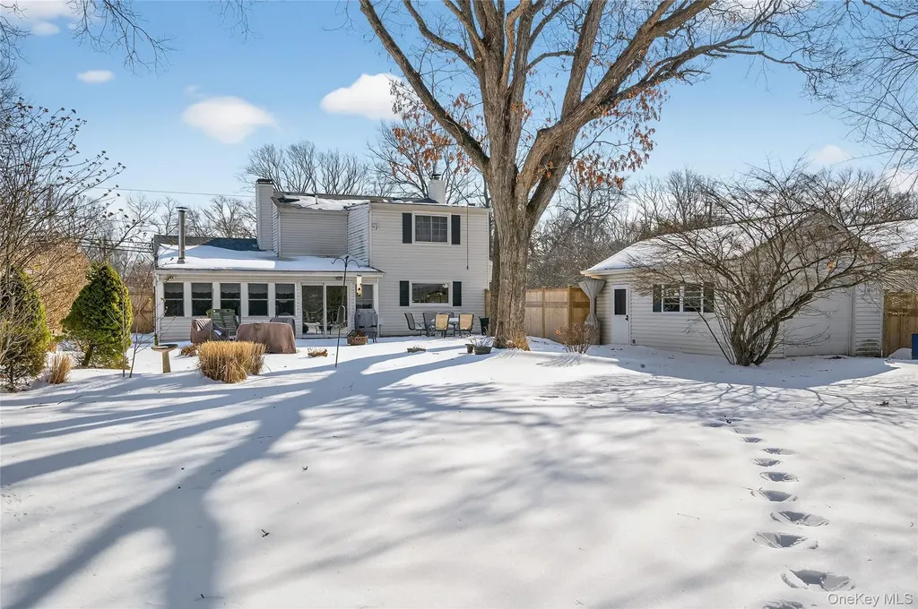 148 Malts Avenue West Islip NY 11795