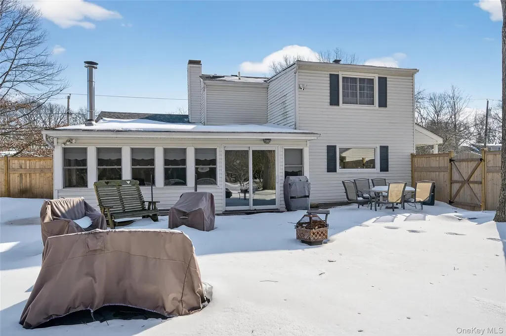148 Malts Avenue West Islip NY 11795