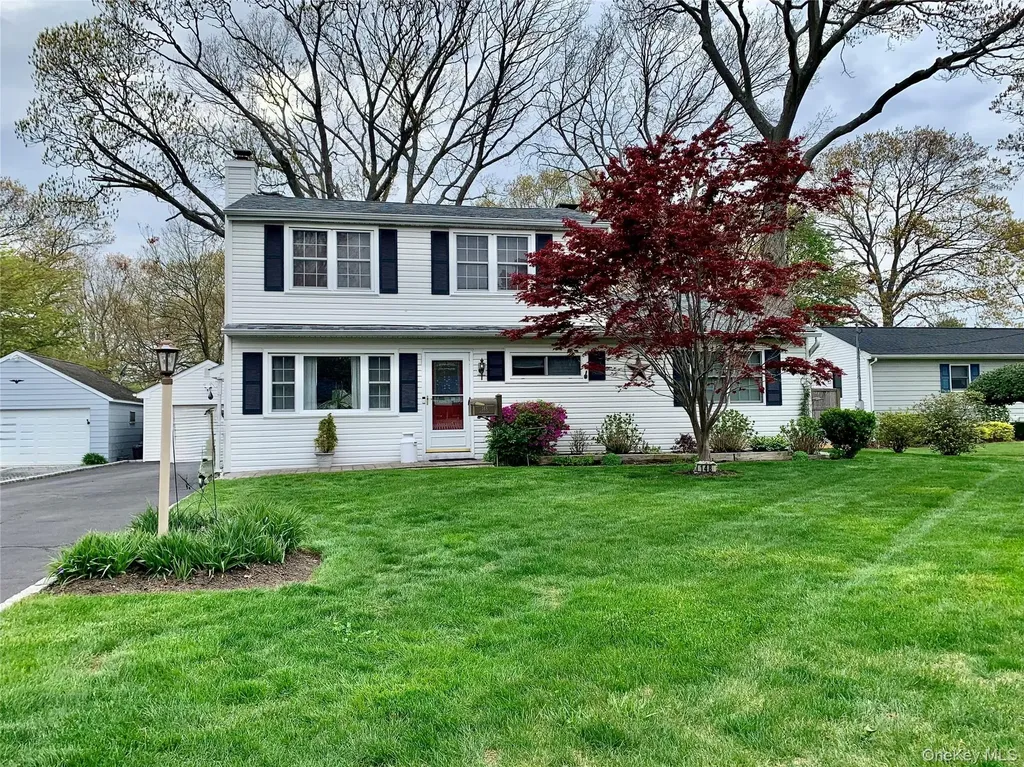 148 Malts Avenue West Islip NY 11795