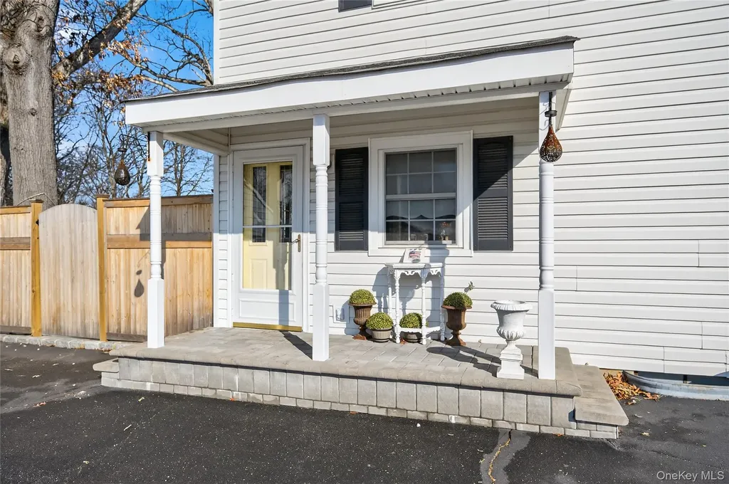 148 Malts Avenue West Islip NY 11795